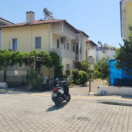 Huge Evleri 2 דירה