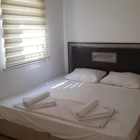 Huge Evleri 2 מרמריס