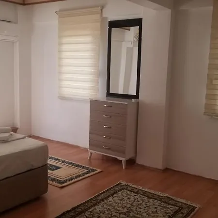 Huge Evleri 2 דירה *