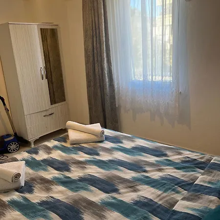 Huge Evleri 2 * מרמריס